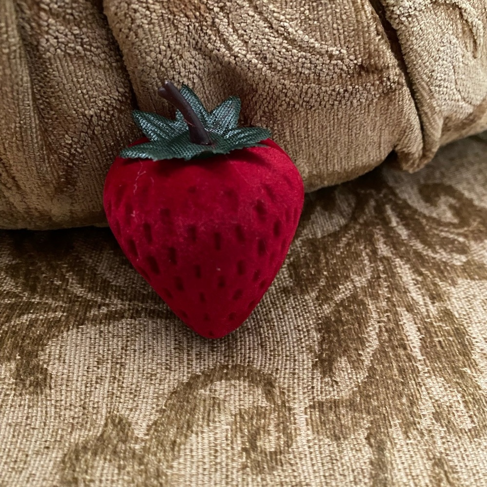 NWT Engagement ring 14k gold finish size 6 gift idea - Picture 2 of 10